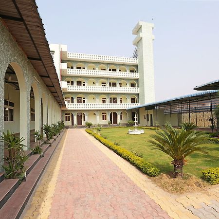 Oyo 10104 Radhika Resort Kota  Exteriér fotografie